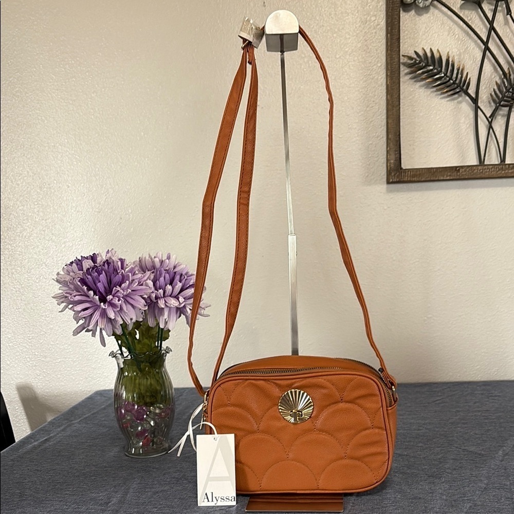 NWT Alyssa Vegan Leather Scallop Front Handbag